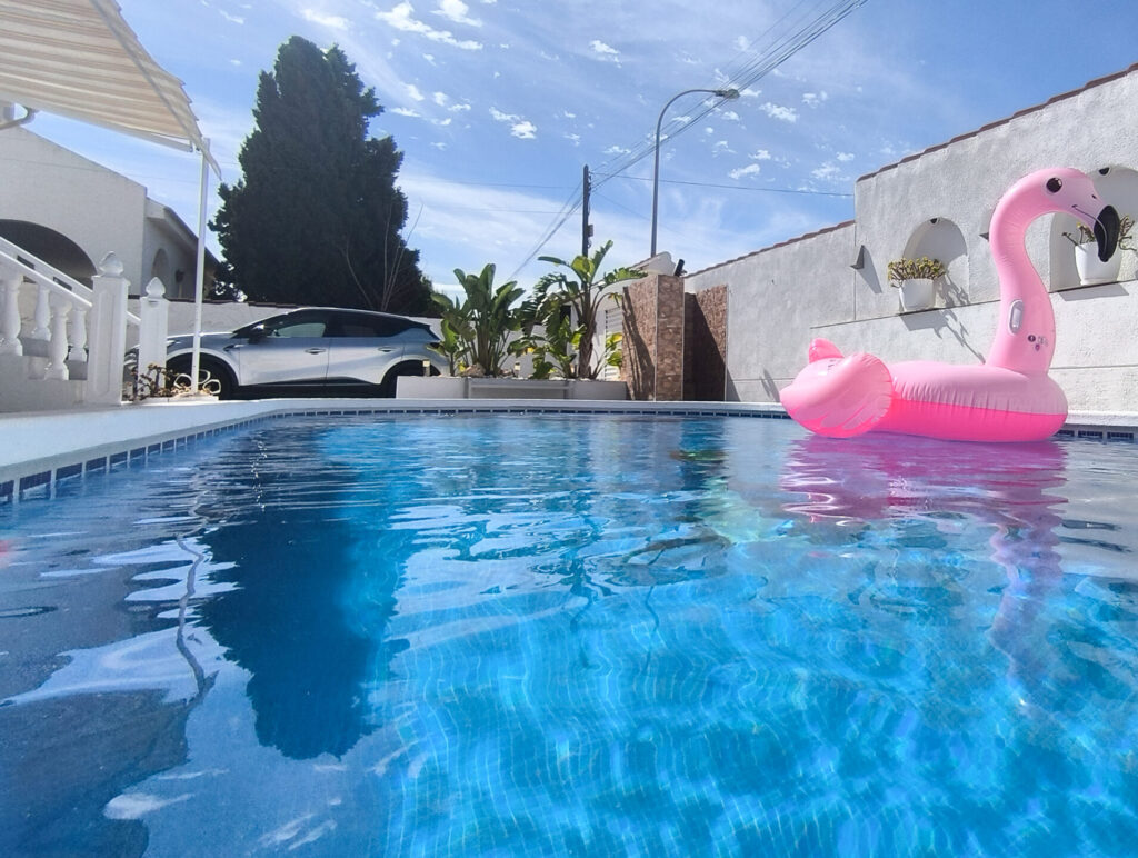Pool mit Eingang