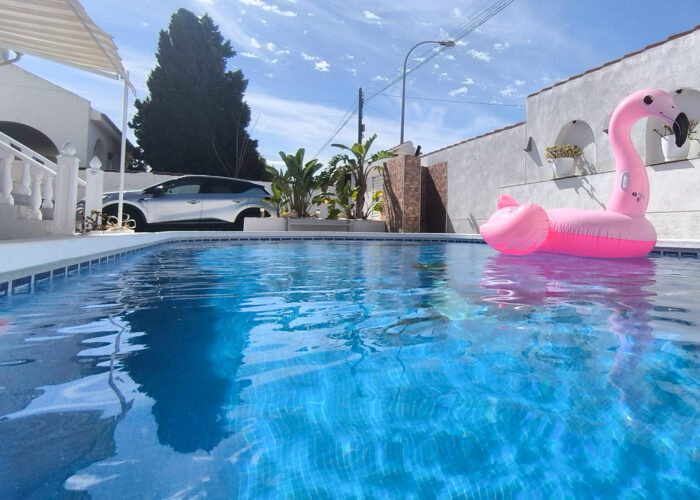Pool mit Eingang